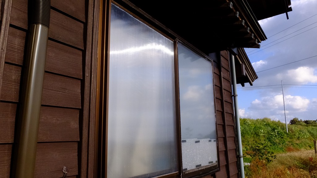 なつはぜ広告 » ハモニカーボ：断熱用の樹脂製の内窓用を外窓として使用。外側を断熱した方が効果が高い